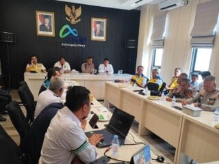 Polda Banten lakukan rekayasa lalu lintas dampak proyek Jembatan Aramco Merak yang sebabkan kemacetan arah Gerbang Tol Merak–Jakarta.
