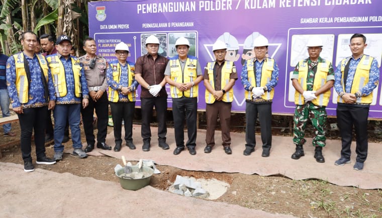 Pemkab Tangerang bangun Polder Cibadak di Cikupa untuk atasi banjir tahunan. Proyek ini jadi solusi jangka panjang bagi 7 desa terdampak.
