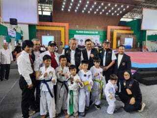Ratusan peserta dari tiga provinsi berpartisipasi dalam Piala Walikota Tangsel, kejuaraan Taekwondo yang diselenggarakan di GOR Stand Bintaro.