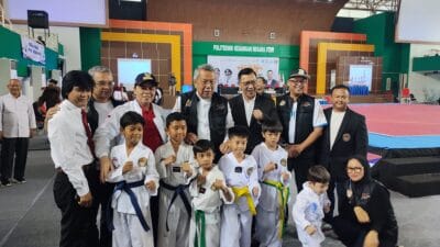 Ratusan peserta dari tiga provinsi berpartisipasi dalam Piala Walikota Tangsel, kejuaraan Taekwondo yang diselenggarakan di GOR Stand Bintaro.