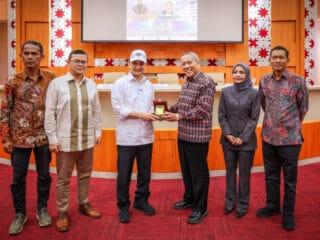 Wakil Gubernur Banten, A. Dimyati Natakusumah, menjadi Dosen Tamu di Universitas Yarsi, membahas manajemen kesehatan dan perspektif hukum.