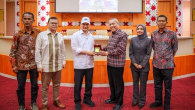 Wakil Gubernur Banten, A. Dimyati Natakusumah, menjadi Dosen Tamu di Universitas Yarsi, membahas manajemen kesehatan dan perspektif hukum.