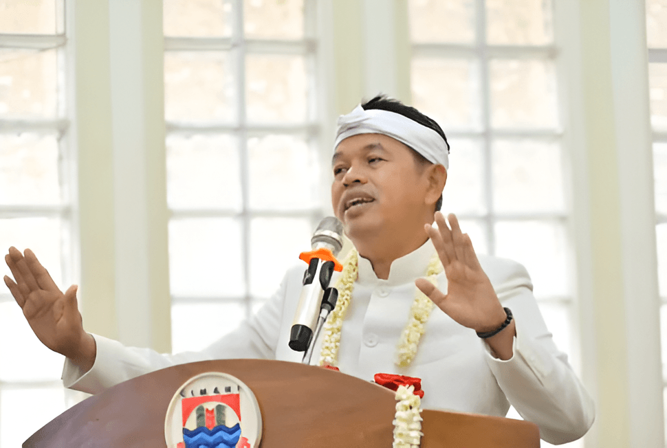 Gubernur Jabar Dedi Mulyadi tegaskan batas 50 siswa per kelas adalah solusi darurat cegah putus sekolah, bukan kewajiban mutlak.