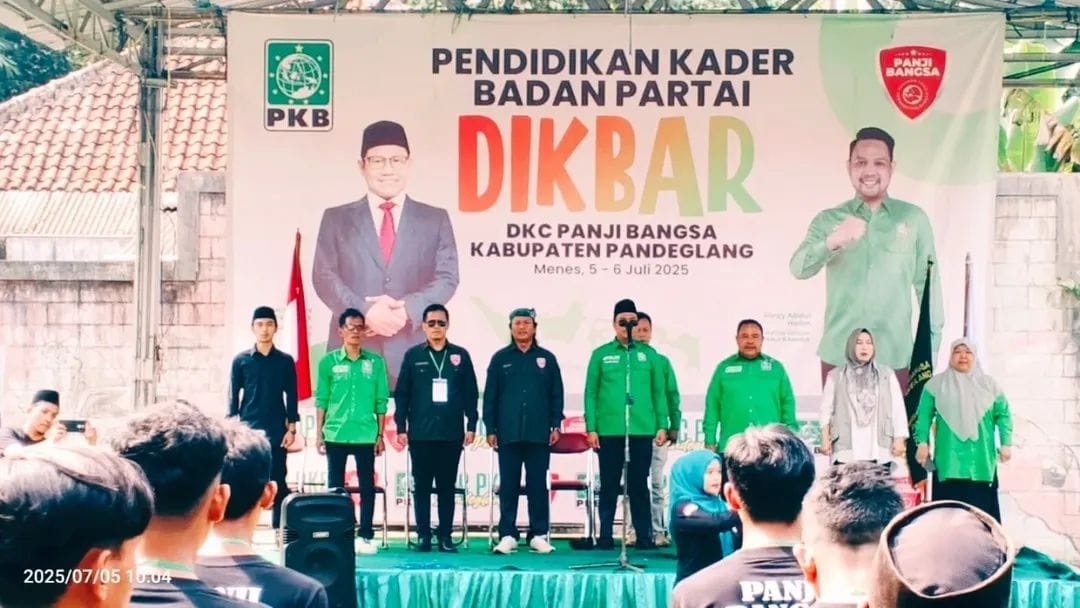 Kang Iyan dikukuhkan sebagai Ketua DKC Panji Bangsa Pandeglang oleh PKB, siap dorong kader muda berpolitik aktif dan bertanggung jawab.