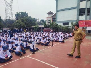 Dindik Tangsel pantau langsung MPLS 2025 di SMPN 8, pastikan siswa baru beradaptasi dan terima pendidikan karakter sejak awal.