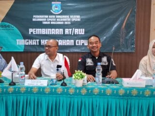 Kelurahan Ciputat adakan pembinaan bagi 70 pengurus RT-RW baru, bahas tupoksi, Perda Tibum, serta sistem pelayanan administrasi digital.