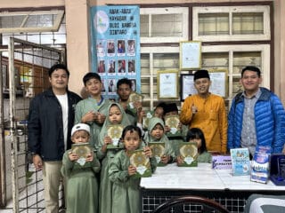 TIDAR Tangsel rayakan HUT ke-17 dengan membagikan 100 makanan dan 50 mushaf Al-Qur’an ke masjid dan yayasan di Tangsel.