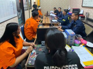 Polda Banten ungkap kasus perdagangan orang di Rajeg, amankan para tersangka dan korban yang dieksploitasi di rumah kos.