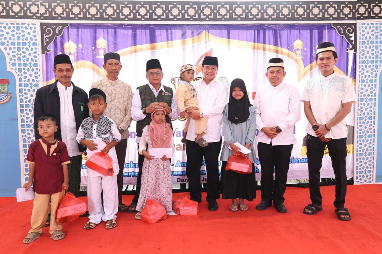 Bupati Tangerang hadiri bakti sosial FUADA Desa Daru, santuni 180 anak yatim dan dukung khitanan massal ke-28.