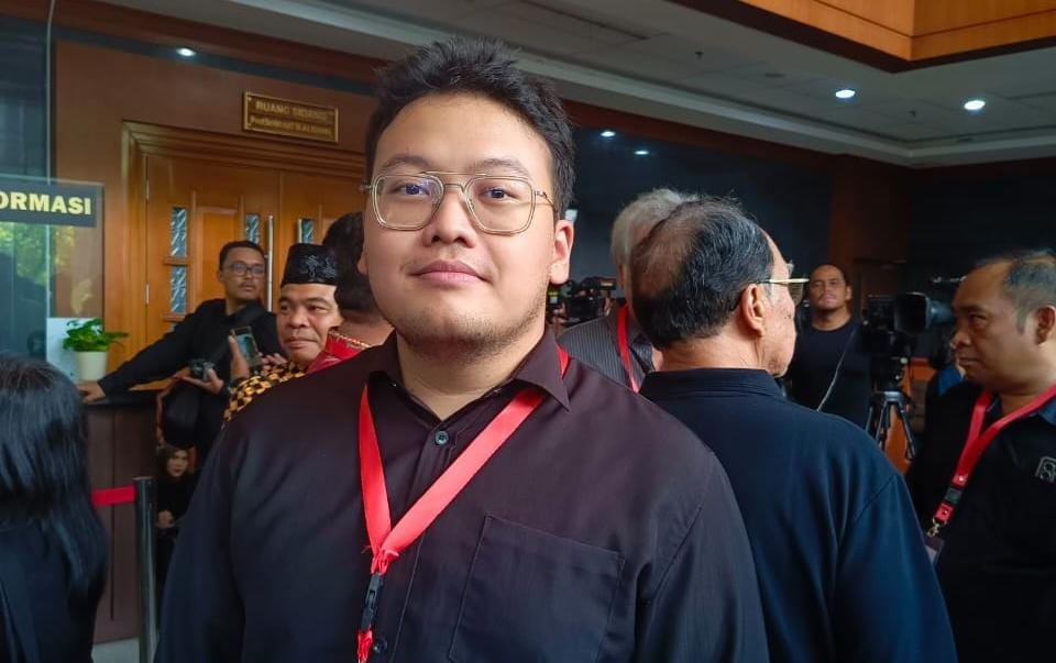 Abraham Garuda Laksono hadiri sidang putusan Hasto Kristiyanto di PN Jakarta, serukan keadilan dan dukungan penuh dari kader PDIP.