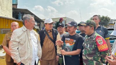 Banjir rendam Pondok Maharta, Tangsel. Wali Kota Benyamin Davnie turun ke lokasi, siapkan bantuan, dan antisipasi dampak kesehatan.