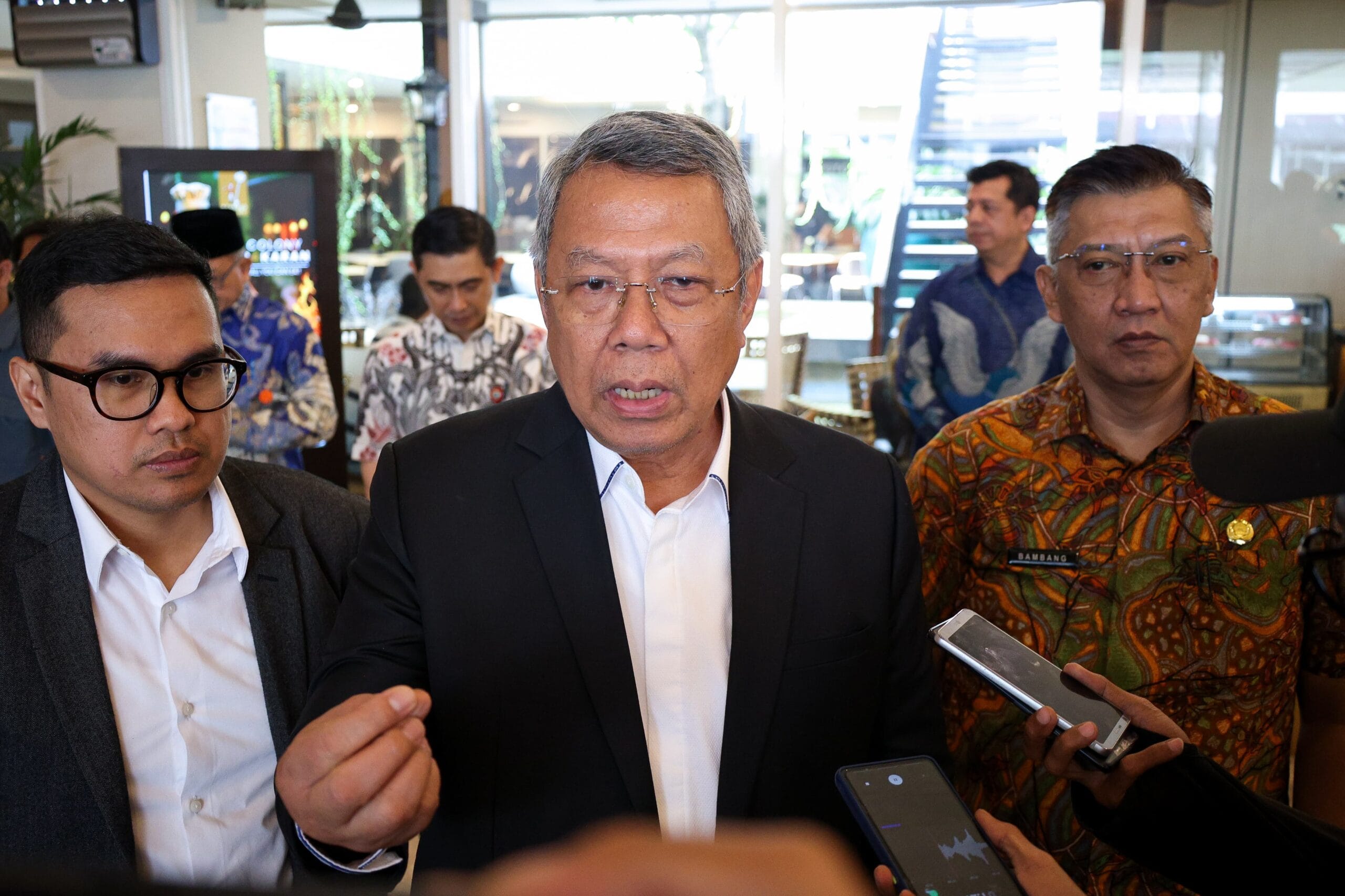 Wali Kota Tangsel evaluasi calon komisaris dan direksi PITS. Profesionalisme dan pelayanan publik jadi fokus utama dalam proses seleksi.