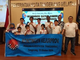 Atlet catur junior Kabupaten Tangerang tampil di Kejurprov Banten 2024 di Tangsel, tunjukkan semangat tinggi dan kekompakan tim.