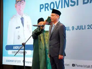 Andra Soni lantik Deden Apriandhi jadi Sekda Banten, dorong sinergi lintas sektor jalankan 8 program prioritas Pemprov Banten.