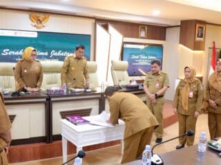 Bupati dan Wabup Tangerang hadiri sertijab 15 pejabat eselon II, tekankan integritas, sinergi, dan percepatan pembangunan daerah.