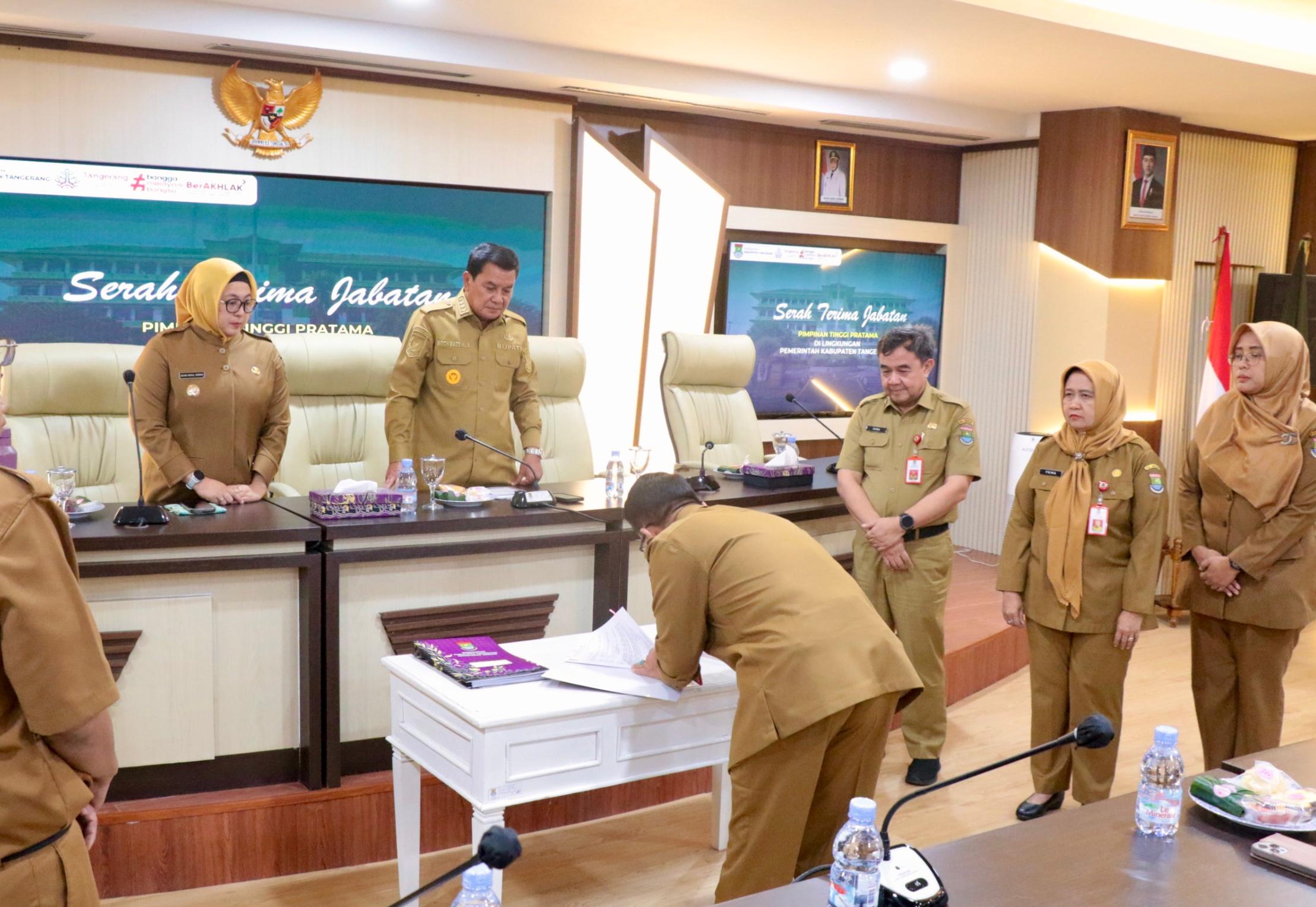 Bupati dan Wabup Tangerang hadiri sertijab 15 pejabat eselon II, tekankan integritas, sinergi, dan percepatan pembangunan daerah.