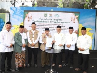 Pemkot Tangerang luncurkan Mualaf Center dan salurkan Rp100 juta untuk mualaf lewat Program Bermuara di Festival Al-A’zhom 2025.