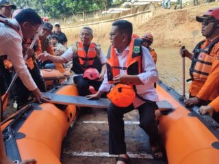 Gubernur Banten susuri Kali Angke bersama kepala daerah, tinjau langsung penyebab banjir dan siapkan langkah konkret penanganan.