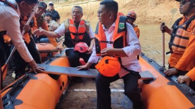 Gubernur Banten susuri Kali Angke bersama kepala daerah, tinjau langsung penyebab banjir dan siapkan langkah konkret penanganan.