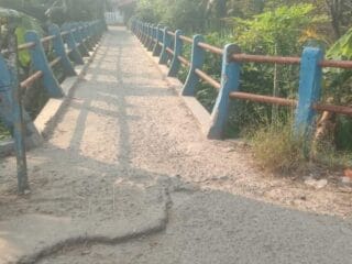 Jembatan Jaka di Desa Sukadiri, Tangerang, rusak dan membahayakan warga. Masyarakat minta Pemprov Banten segera lakukan perbaikan.