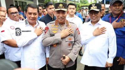 Kapolri dan Bupati Tangerang hadiri bakti sosial HUT Bhayangkara ke-79 bersama KSPSI dan pekerja di PT Adis Dimension Footwear.
