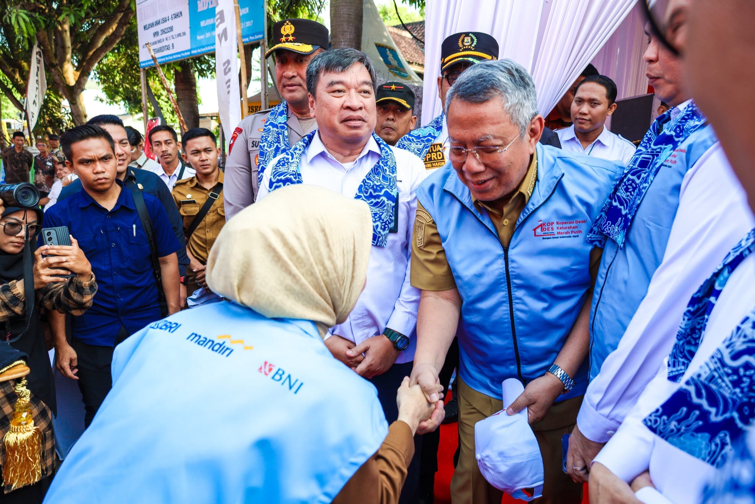 Wali Kota Tangsel hadiri peluncuran 54 Koperasi Merah Putih di seluruh kelurahan, dorong penguatan ekonomi kerakyatan berbasis warga.