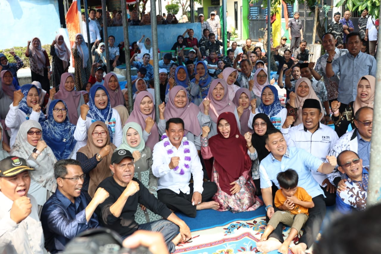Bupati Tangerang silaturahmi dengan warga Kutajaya bahas penanganan banjir, pendidikan, dan komitmen pembangunan berkelanjutan.