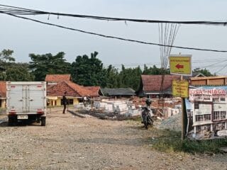 DTRB Kabupaten Tangerang hentikan sementara proyek Pusat Niaga Mega Ria Cikupa karena belum kantongi izin site plan dan persetujuan bangunan.