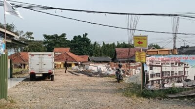 DTRB Kabupaten Tangerang hentikan sementara proyek Pusat Niaga Mega Ria Cikupa karena belum kantongi izin site plan dan persetujuan bangunan.