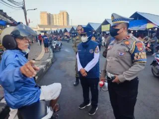Dishub Tangsel uji coba sistem satu arah di Jalan H. Usman, Ciputat untuk atasi macet dan evaluasi efektivitas rekayasa lalu lintas.