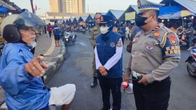 Dishub Tangsel uji coba sistem satu arah di Jalan H. Usman, Ciputat untuk atasi macet dan evaluasi efektivitas rekayasa lalu lintas.