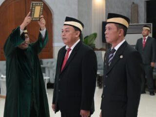 Bupati Tangerang lantik 15 pejabat eselon II, dorong ASN berinovasi, bersinergi, dan tingkatkan pelayanan publik yang berkualitas.