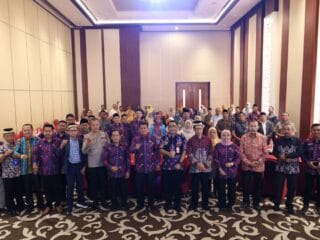 Bupati Tangerang buka seminar pendidikan karakter, tegaskan peran guru, perluasan sekolah gratis, dan pembangunan infrastruktur.