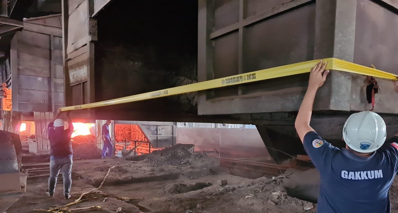 KLH/BPLH segel tungku PT Xin Yuan Steel di Balaraja akibat emisi pencemar udara dan pelanggaran dokumen serta izin lingkungan.