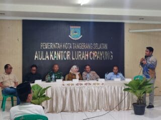 Perwakilan BYD sebut izin showroom di Ciputat masih diproses. Janji akan lakukan sosialisasi ke warga usai mediasi dengan aparat.