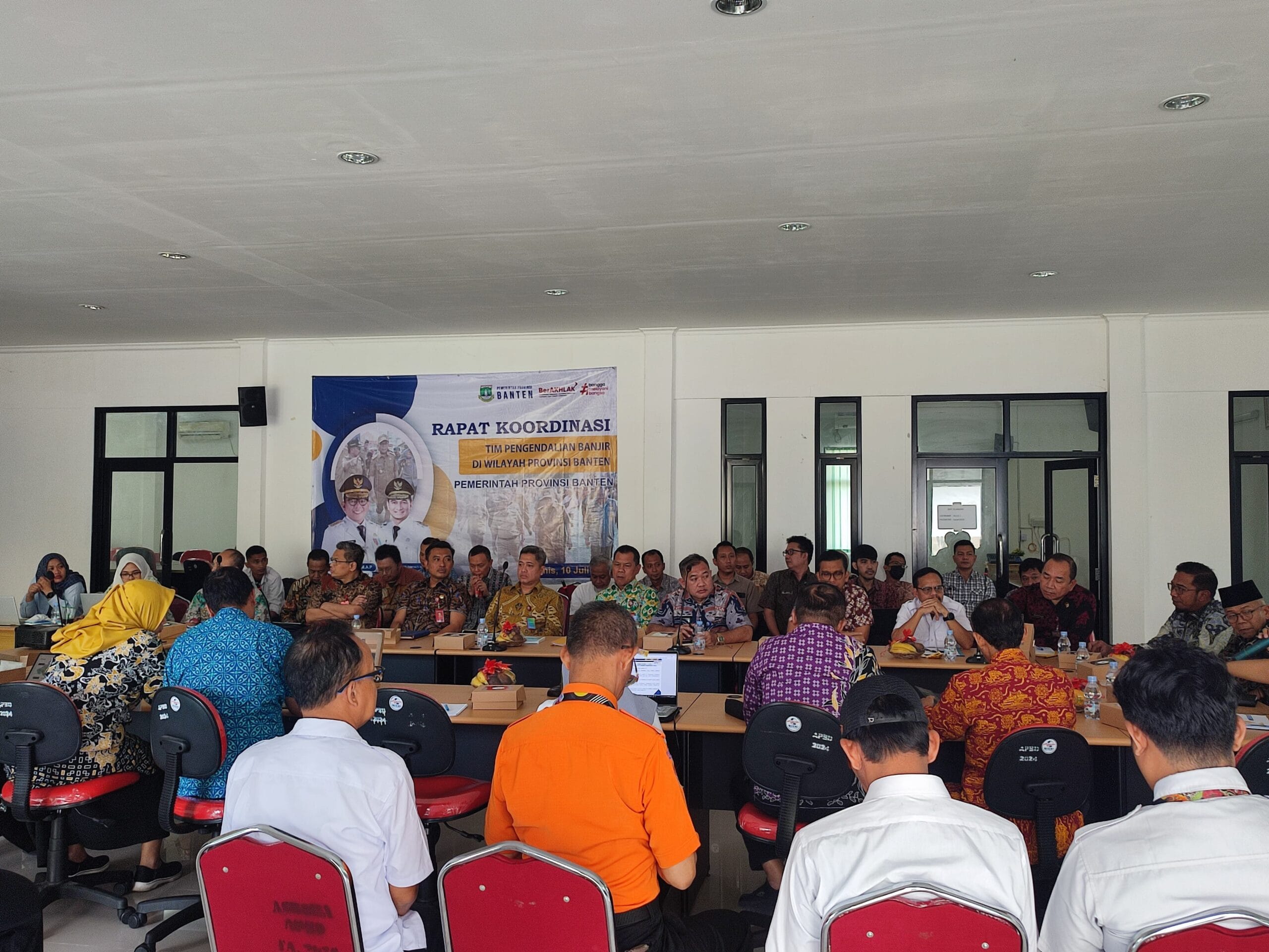 Pemprov Banten bentuk Tim Pengendalian Banjir, gelar rapat koordinasi lintas daerah untuk atasi banjir di wilayah Tangerang Raya.