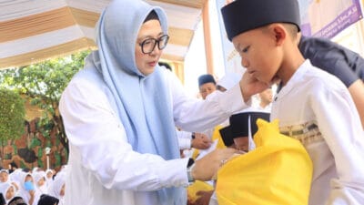 Wabup Intan hadiri santunan anak yatim di Sepatan, ajak anak semangat belajar dan tegaskan komitmen beasiswa Pemkab Tangerang.