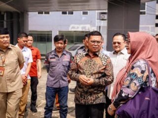 Gubernur Banten meninjau persiapan Sekolah Rakyat SMA 33 Tangsel yang ditujukan bagi siswa dari keluarga miskin ekstrem seluruh Banten.