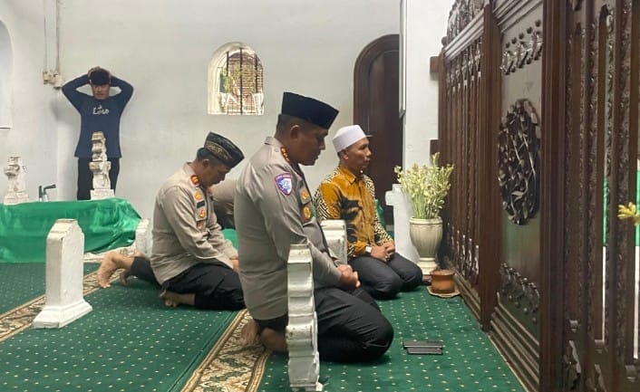 Kapolresta Tangerang ziarah ke makam Sultan Maulana Hasanuddin di Banten, serukan keteladanan nilai moral ulama dan jalin silaturahmi umat.
