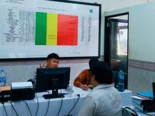 Polda Banten tangkap dua pengguna sabu di Serang. Salah satunya residivis. Polisi sita barang bukti dan alat hisap dari lokasi.