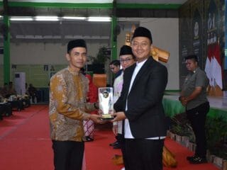 Suryalaya Award dianugerahkan kepada 70 tokoh di milad ke-120 Ponpes Suryalaya sebagai penghargaan atas pengabdian dan dedikasi TQN.