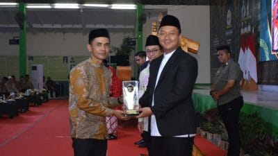Suryalaya Award dianugerahkan kepada 70 tokoh di milad ke-120 Ponpes Suryalaya sebagai penghargaan atas pengabdian dan dedikasi TQN.
