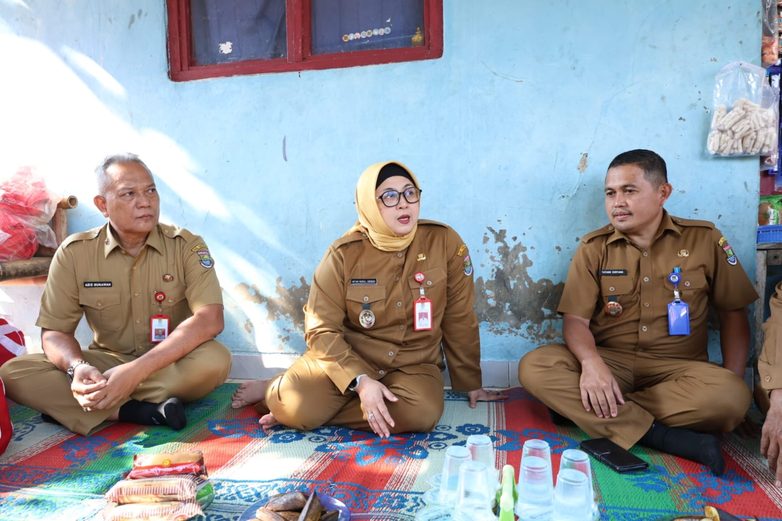 Wabup Intan dan Camat Jambe salurkan bantuan bagi 46 KK korban puting beliung di Desa Taban, wujud kepedulian Pemkab Tangerang.