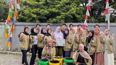 KKN UMT 2025 di Desa Sukabakti resmi ditutup. Mahasiswa tinggalkan jejak manfaat lewat program sosial, pendidikan, dan UMKM.