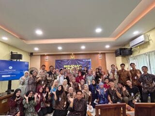 Seminar UMKM KKN UMT Sukabakti 2025 dorong transformasi digital dan inovasi untuk penguatan ekonomi lokal Kabupaten Tangerang.