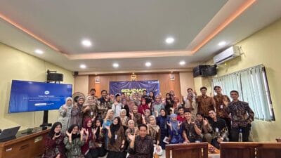Seminar UMKM KKN UMT Sukabakti 2025 dorong transformasi digital dan inovasi untuk penguatan ekonomi lokal Kabupaten Tangerang.