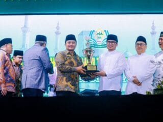 MTQ ke-16 Kota Tangsel resmi ditutup, Pamulang keluar sebagai juara umum. MTQ tahun ini hadirkan inovasi perlombaan inklusif dan religius.