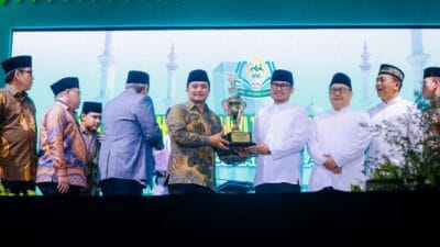 MTQ ke-16 Kota Tangsel resmi ditutup, Pamulang keluar sebagai juara umum. MTQ tahun ini hadirkan inovasi perlombaan inklusif dan religius.