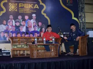 Talkshow PEKA Suryalaya bahas makna khidmat dalam tarekat pada Milad ke-120, menekankan pengabdian kepada guru dan Allah SWT.