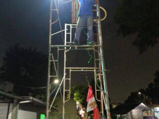 Pemkot Tangsel gerak cepat perbaiki PJU solar cell rusak di Ciputat. Jalan kembali terang, warga apresiasi respons pemerintah.